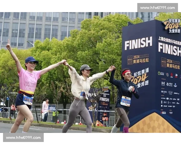 十载金标路 奔跑见成长 —— 上海 10 公里精英赛鸣枪开赛 十载金标路 奔跑见成长 —— 上海 10 公里精英赛鸣枪开赛